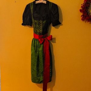 Octoberfest outfit, Tracht, Dirndl